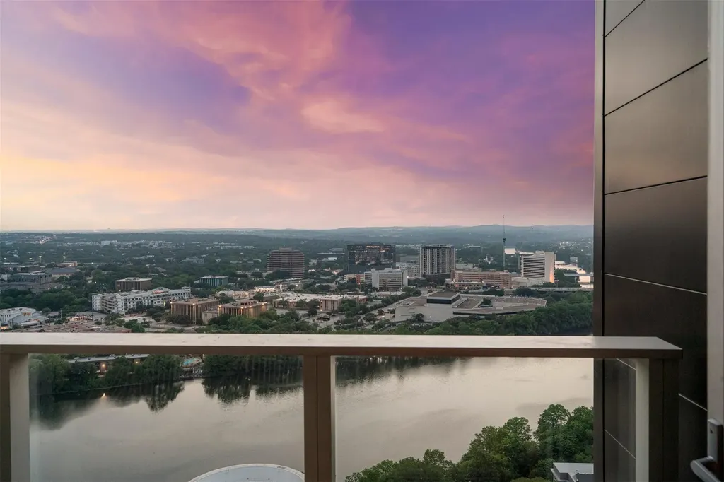 48 East Avenue Austin TX 78701