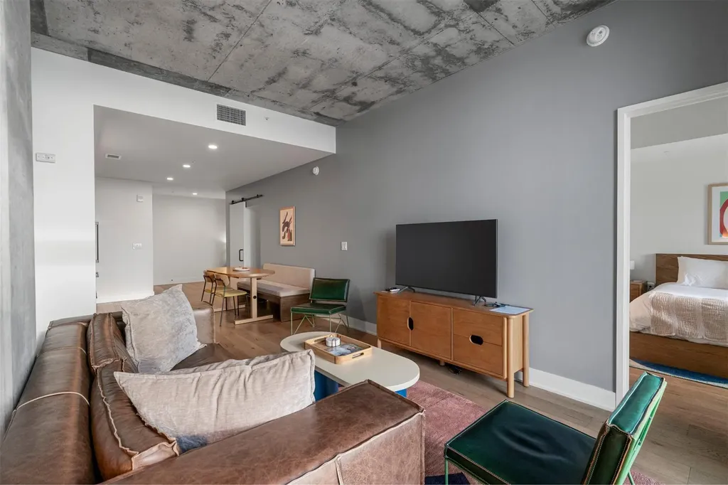 48 East Avenue Austin TX 78701