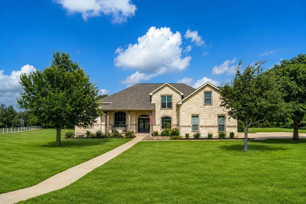 511 Broken Lance Drive Dripping Springs TX 78620