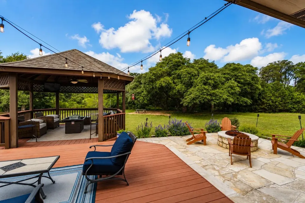 511 Broken Lance Drive Dripping Springs TX 78620
