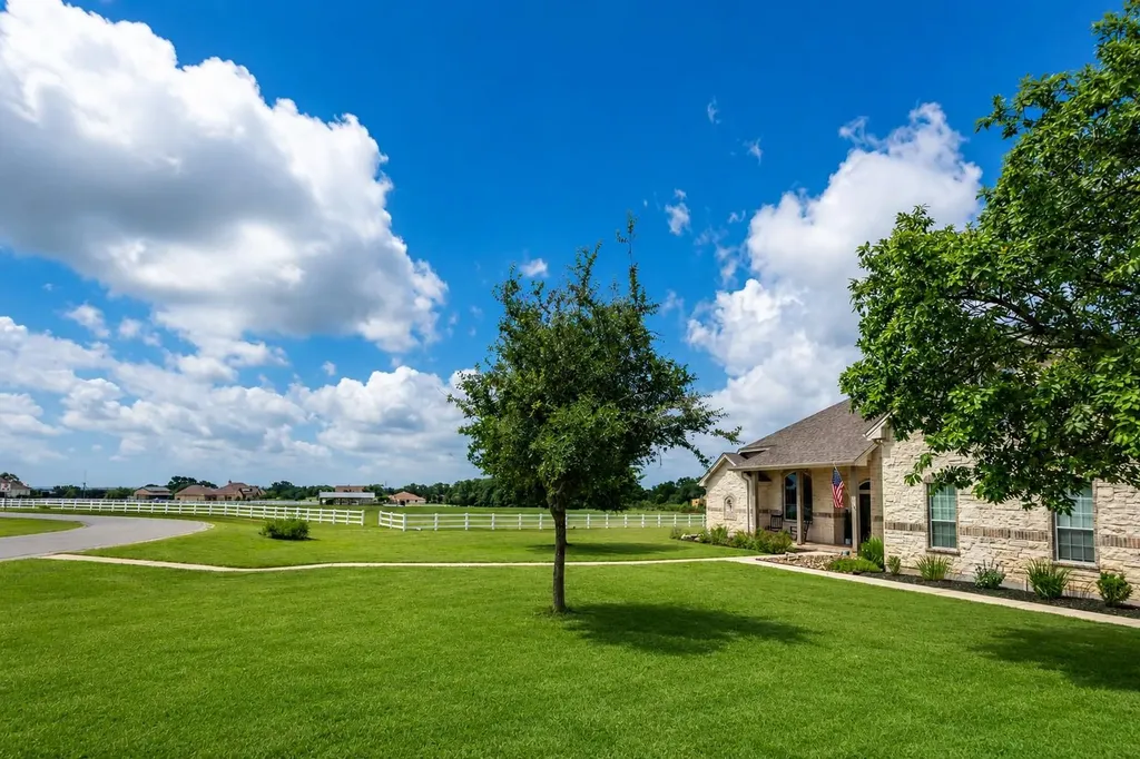 511 Broken Lance Drive Dripping Springs TX 78620