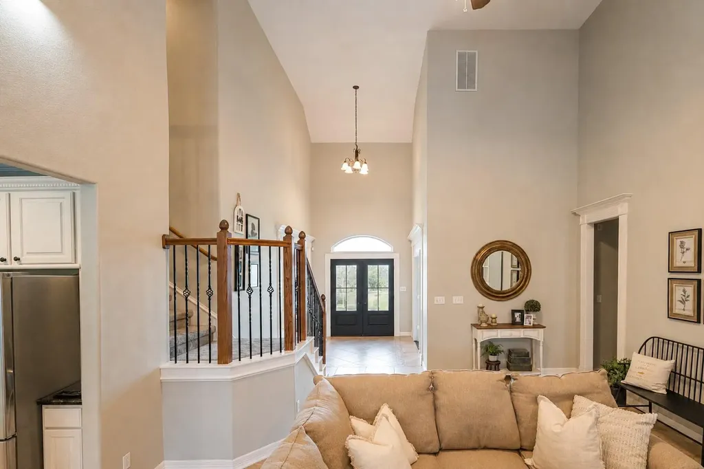 511 Broken Lance Drive Dripping Springs TX 78620
