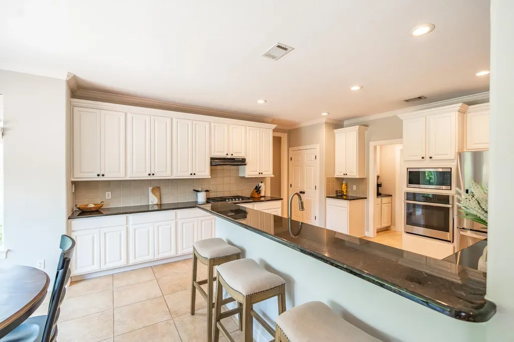 511 Broken Lance Drive Dripping Springs TX 78620