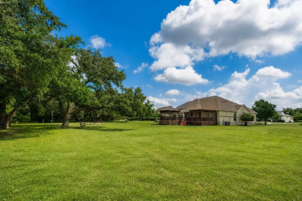 511 Broken Lance Drive Dripping Springs TX 78620