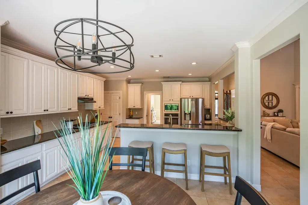 511 Broken Lance Drive Dripping Springs TX 78620