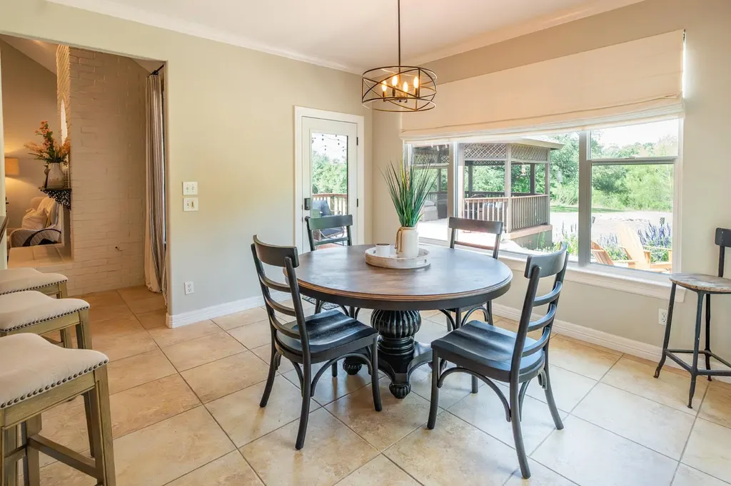 511 Broken Lance Drive Dripping Springs TX 78620
