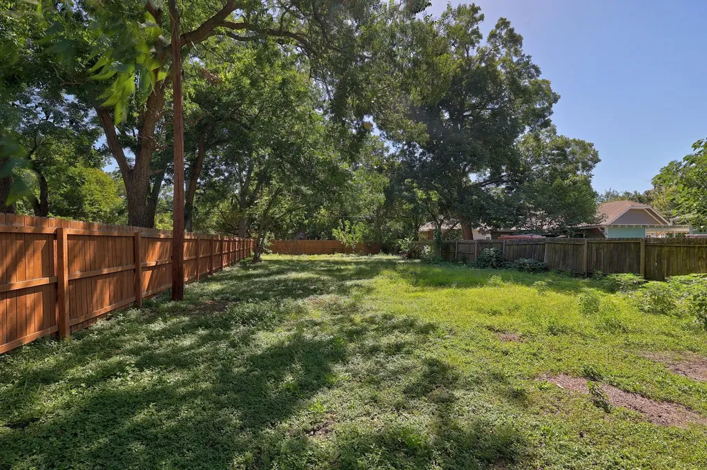 1104 Kimbro Street Taylor TX 76574