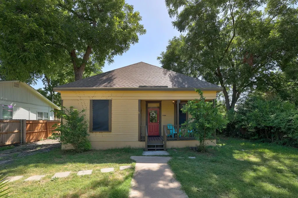 1104 Kimbro Street Taylor TX 76574