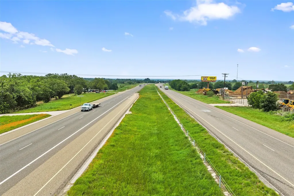 1389 Highway 290 E Elgin TX 78621