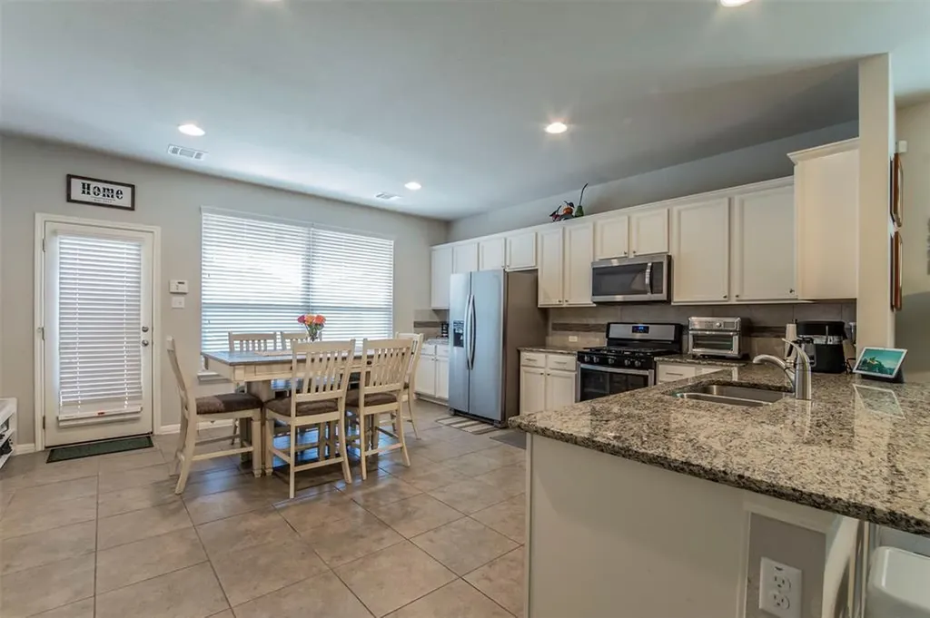 352 S Brook Drive Leander TX 78641