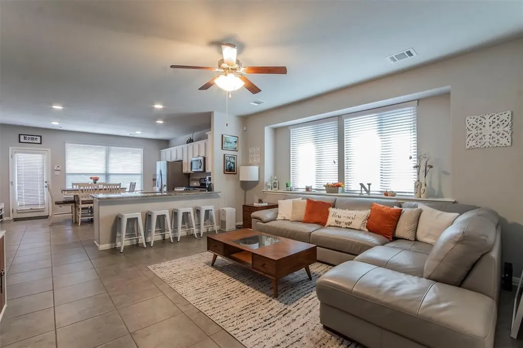 352 S Brook Drive Leander TX 78641