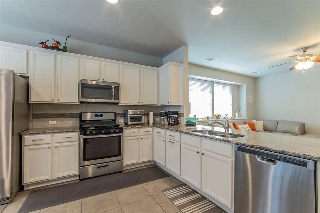 352 S Brook Drive Leander TX 78641