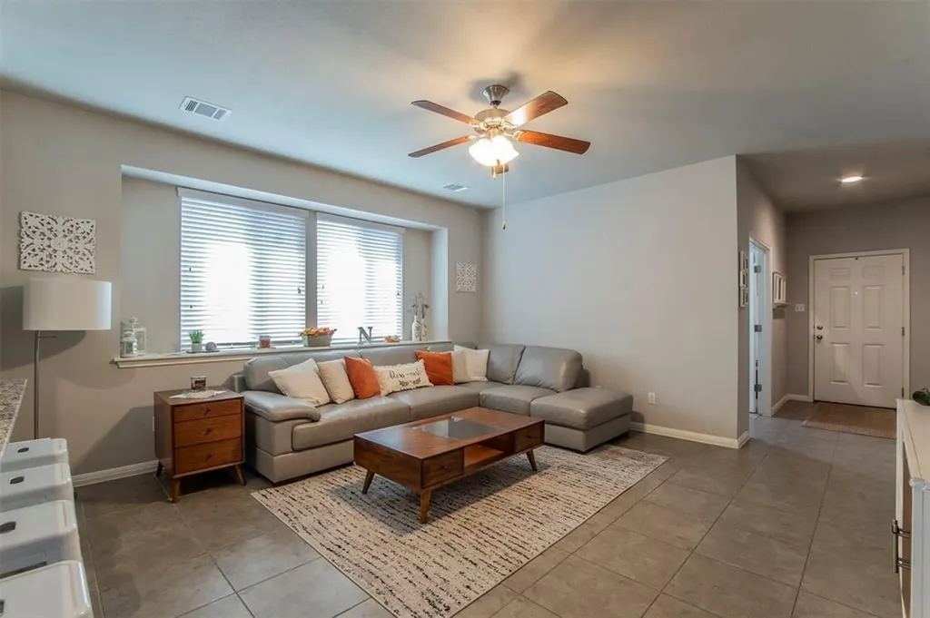 352 S Brook Drive Leander TX 78641