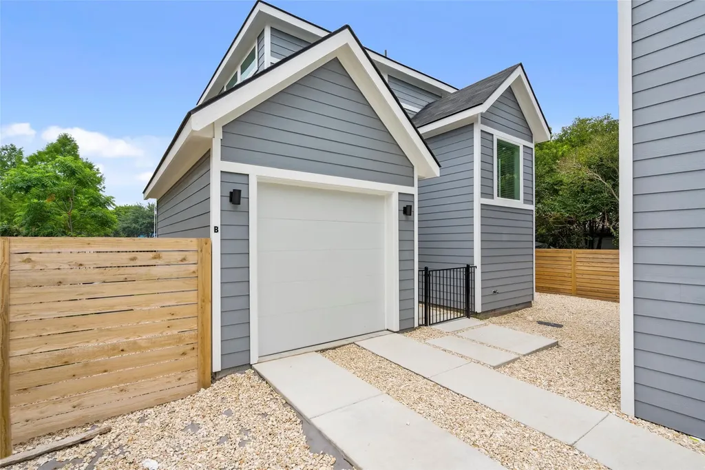 2004 Maxwell Lane Austin TX 78741