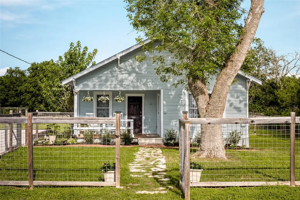 372 Old Lockhart Road Lockhart TX 78644