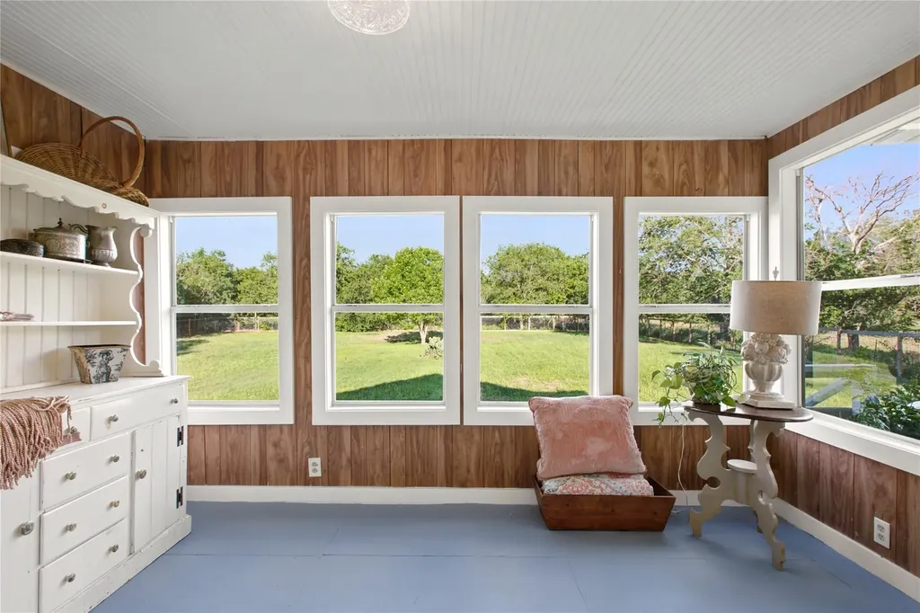 372 Old Lockhart Road Lockhart TX 78644