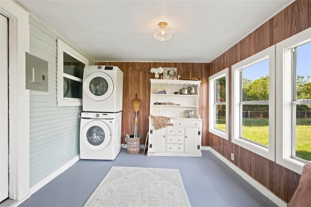 372 Old Lockhart Road Lockhart TX 78644