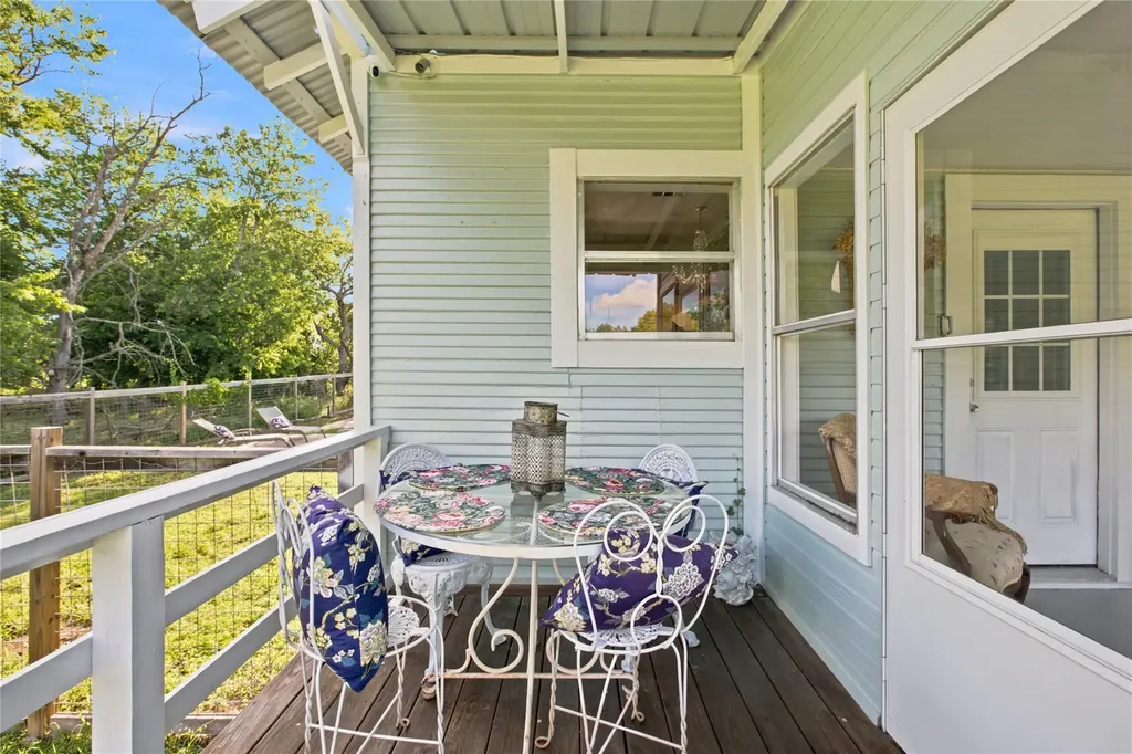 372 Old Lockhart Road Lockhart TX 78644