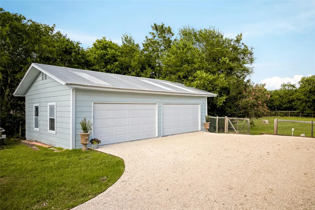 372 Old Lockhart Road Lockhart TX 78644
