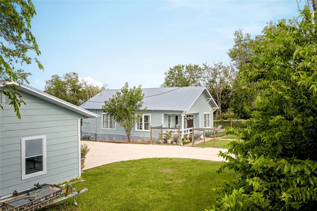 372 Old Lockhart Road Lockhart TX 78644