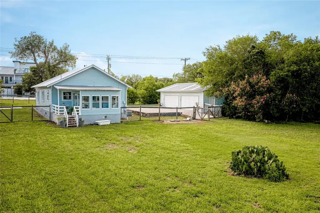 372 Old Lockhart Road Lockhart TX 78644