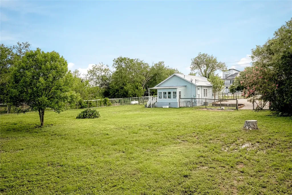 372 Old Lockhart Road Lockhart TX 78644