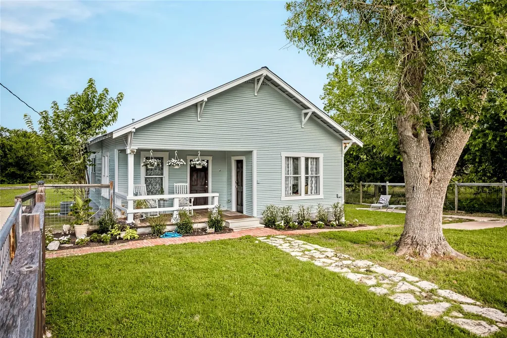 372 Old Lockhart Road Lockhart TX 78644