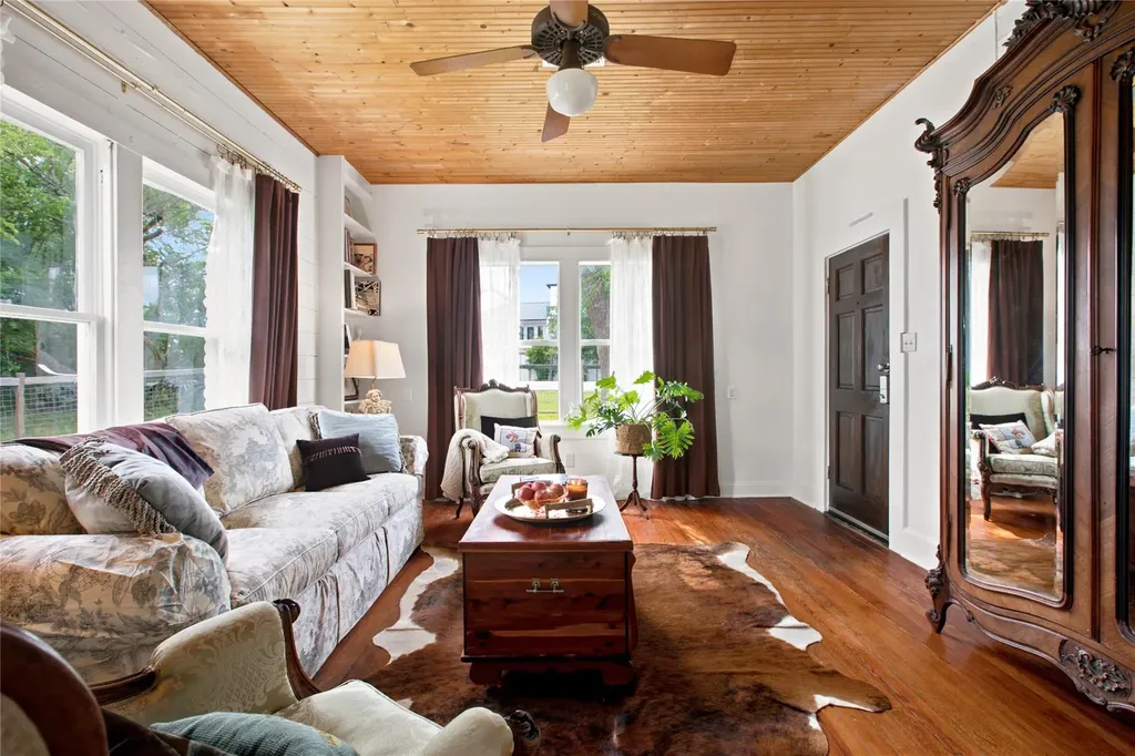 372 Old Lockhart Road Lockhart TX 78644
