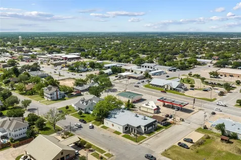 189 S Manse Avenue Giddings TX 78942