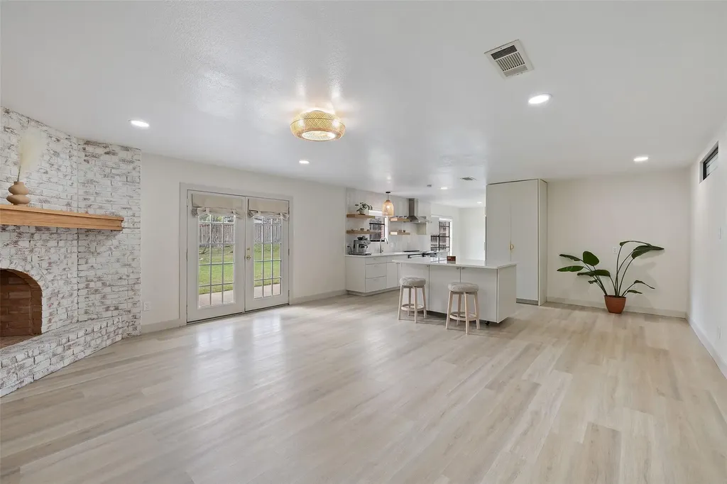 1001 E Applegate Drive Austin TX 78753