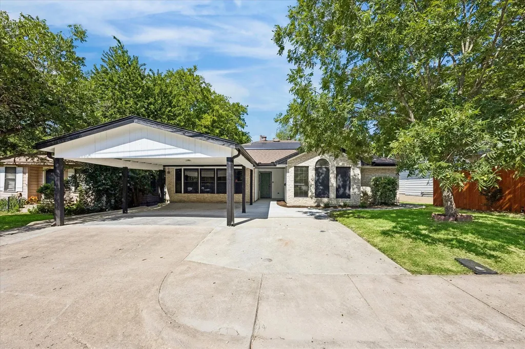 1706 Davis Street Taylor TX 76574