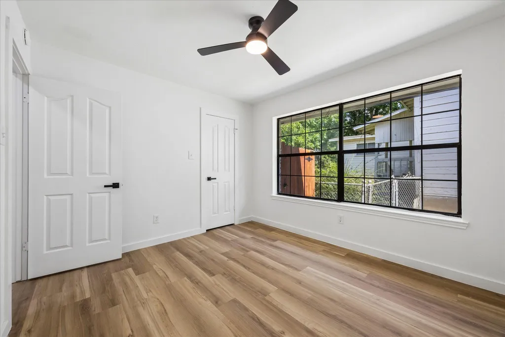 1706 Davis Street Taylor TX 76574