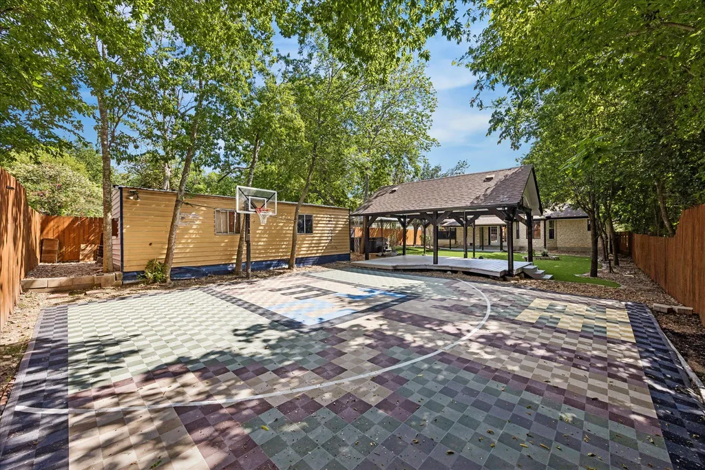 1706 Davis Street Taylor TX 76574