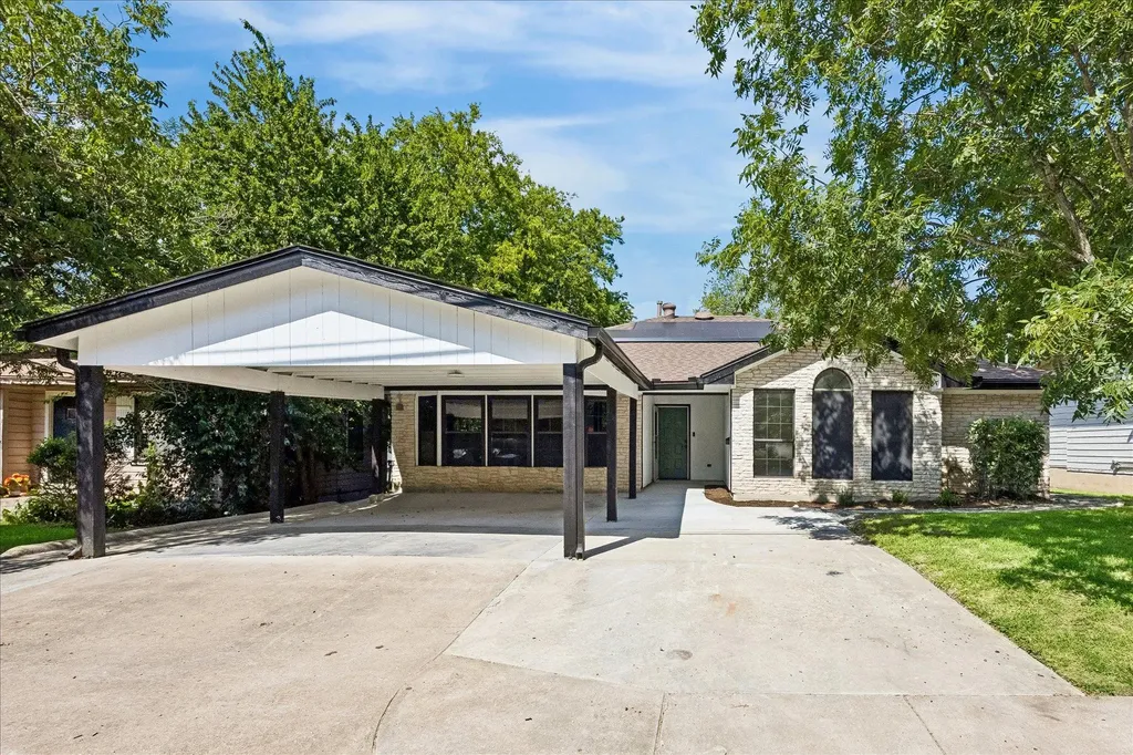 1706 Davis Street Taylor TX 76574