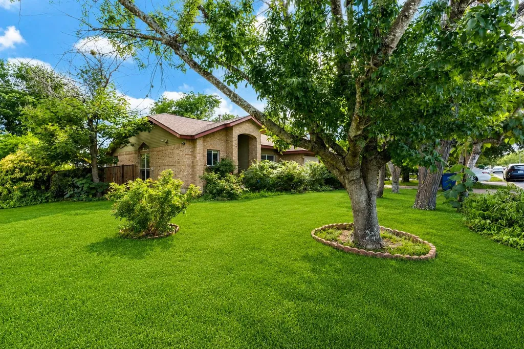5611 Meadow Crest Austin TX 78744