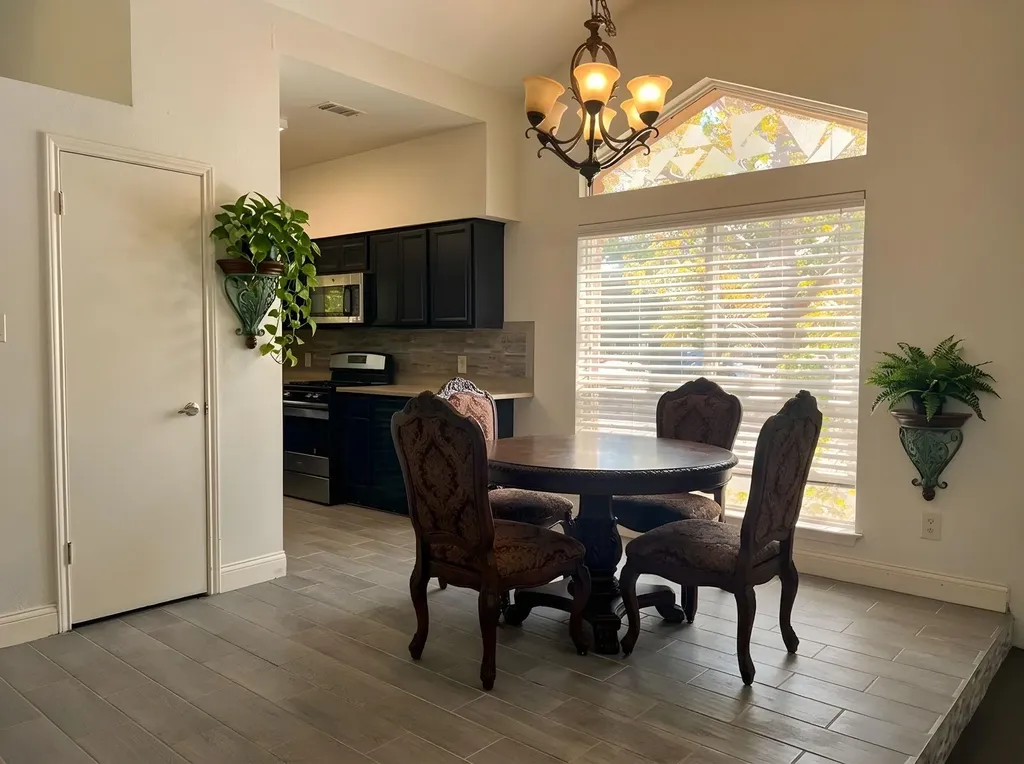 5611 Meadow Crest Austin TX 78744