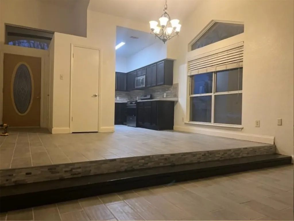 5611 Meadow Crest Austin TX 78744