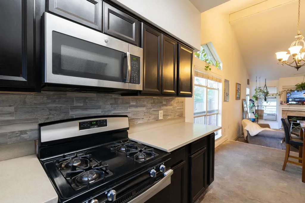 5611 Meadow Crest Austin TX 78744