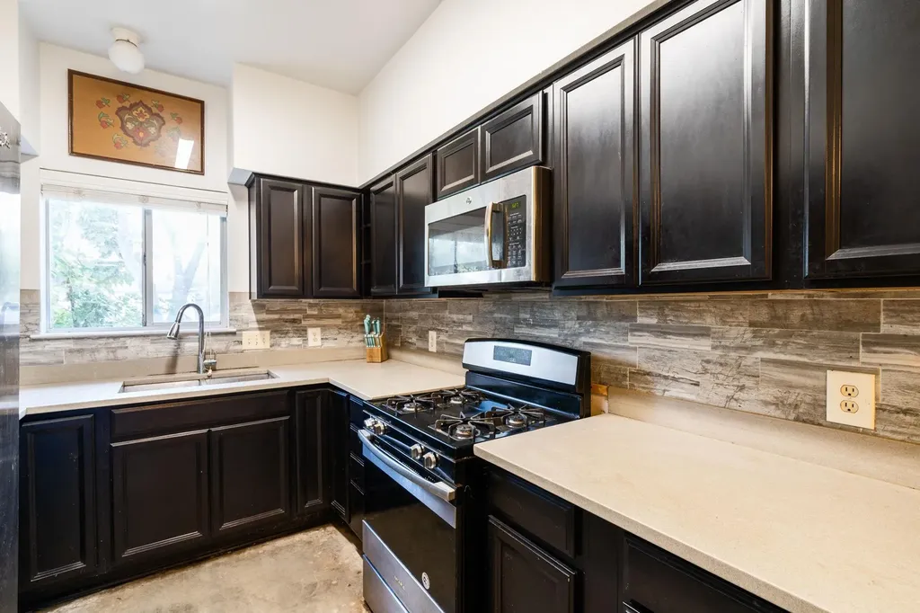 5611 Meadow Crest Austin TX 78744