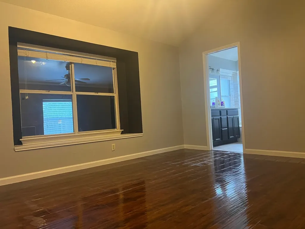 5611 Meadow Crest Austin TX 78744
