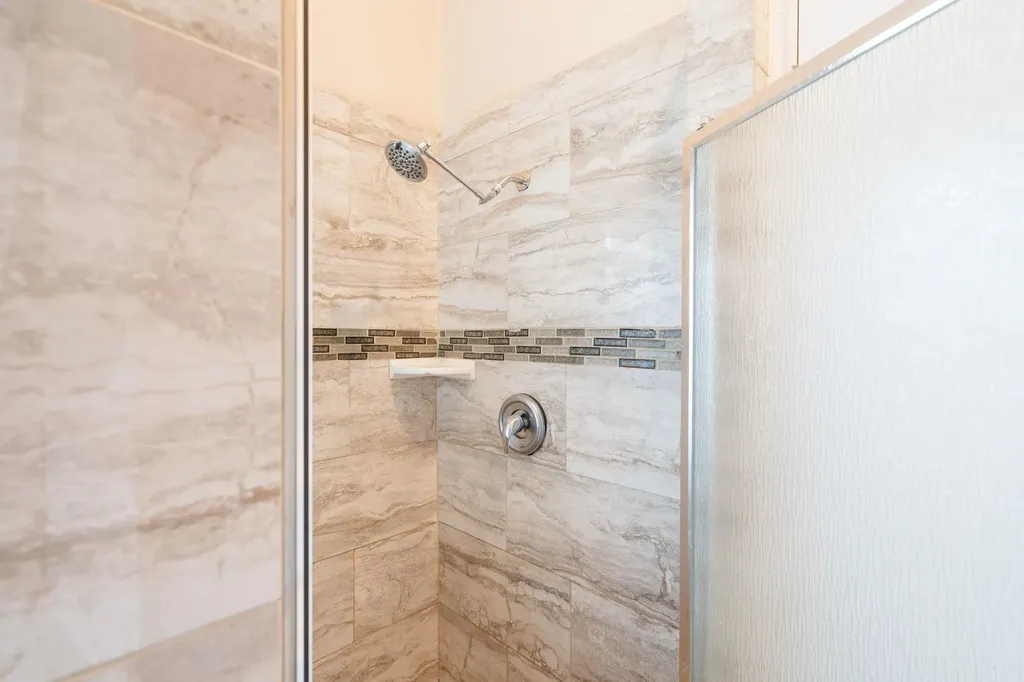 5611 Meadow Crest Austin TX 78744