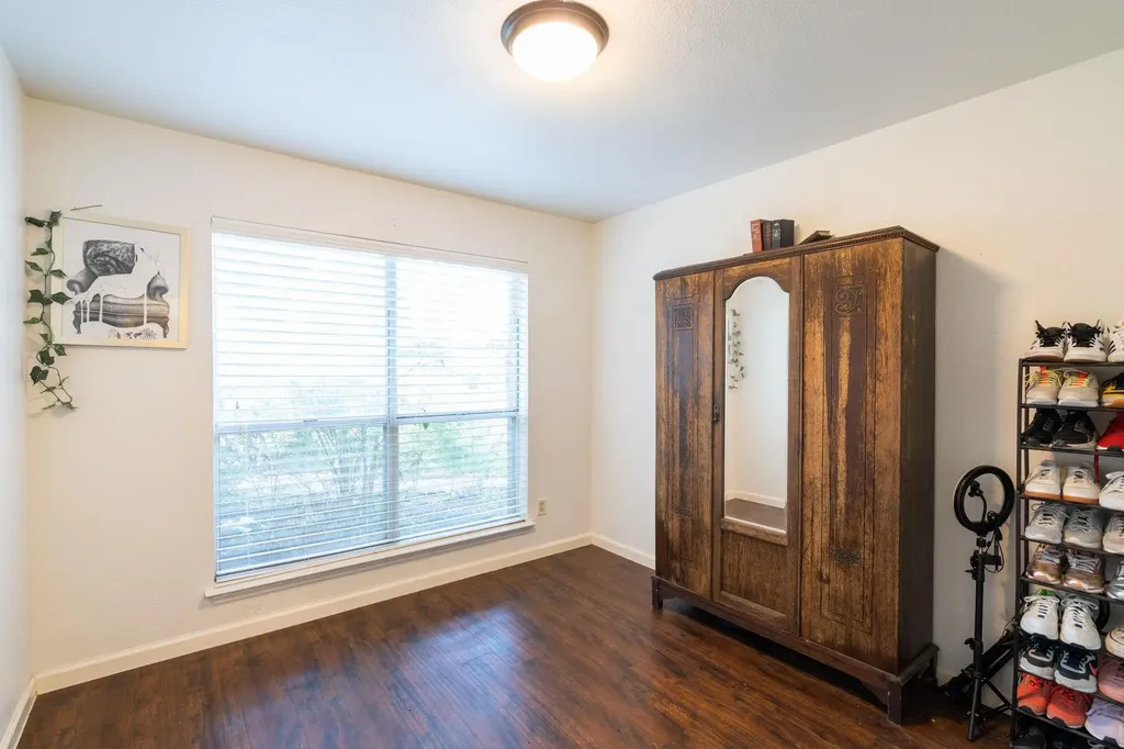 5611 Meadow Crest Austin TX 78744