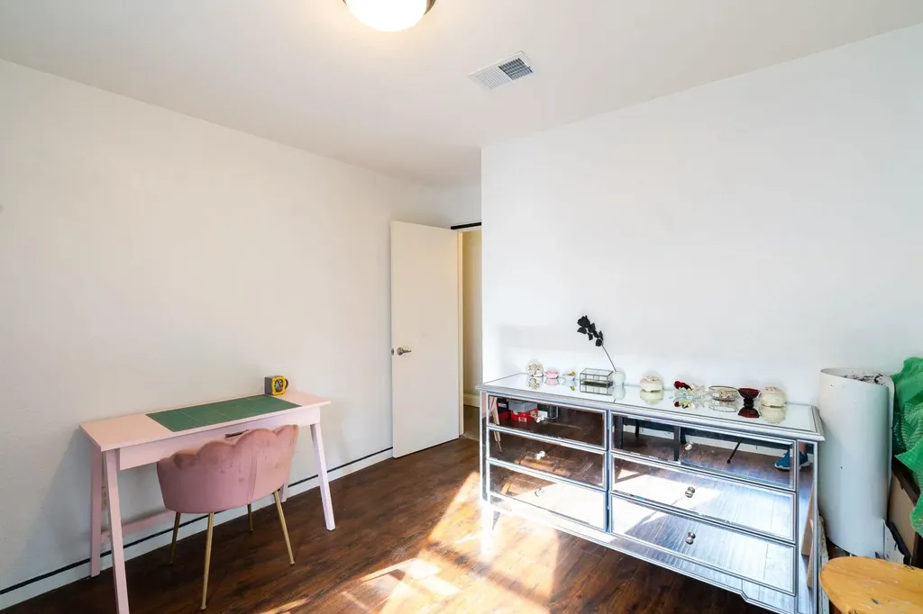 5611 Meadow Crest Austin TX 78744
