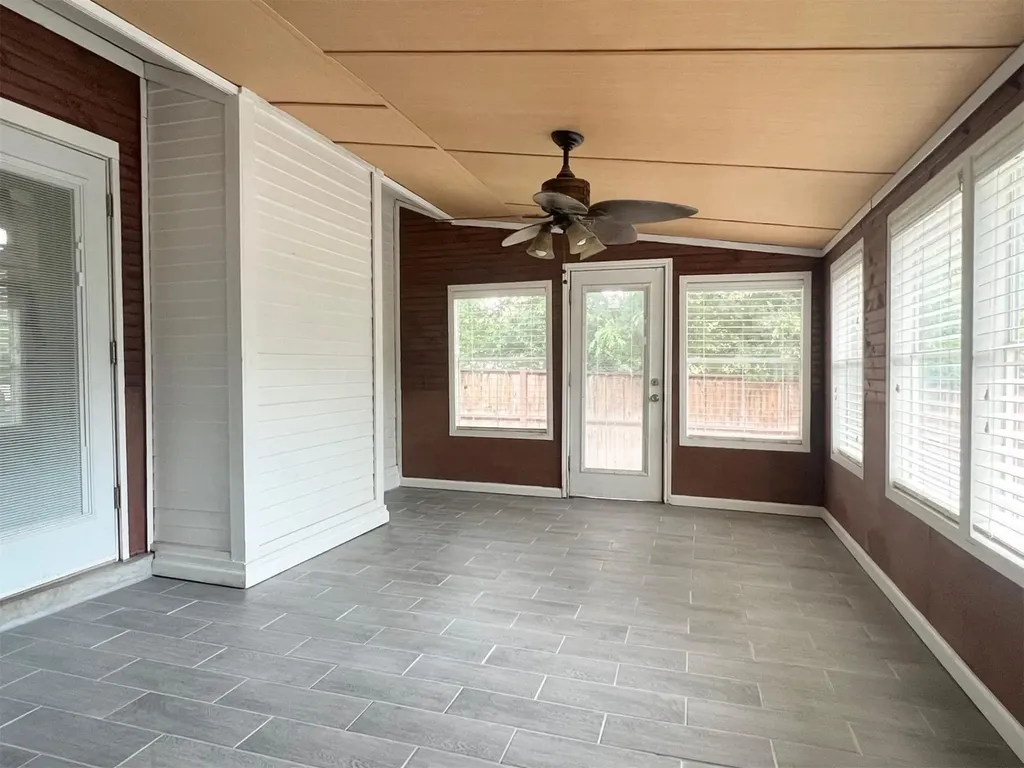 5611 Meadow Crest Austin TX 78744