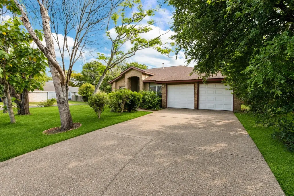 5611 Meadow Crest Austin TX 78744