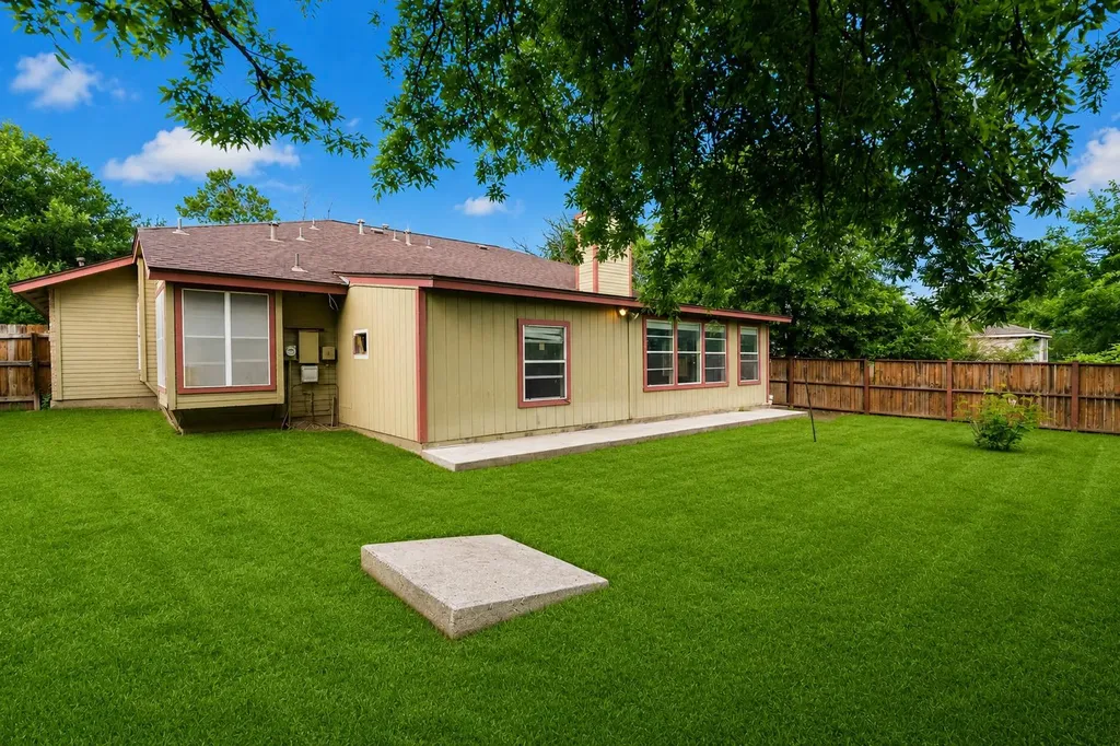 5611 Meadow Crest Austin TX 78744