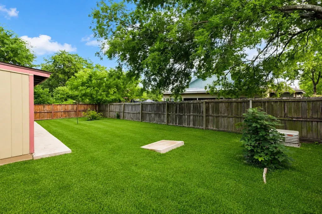 5611 Meadow Crest Austin TX 78744