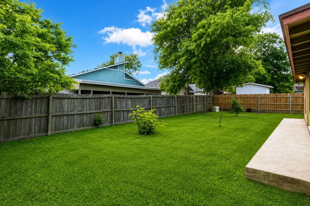 5611 Meadow Crest Austin TX 78744