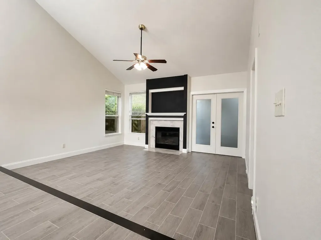 5611 Meadow Crest Austin TX 78744