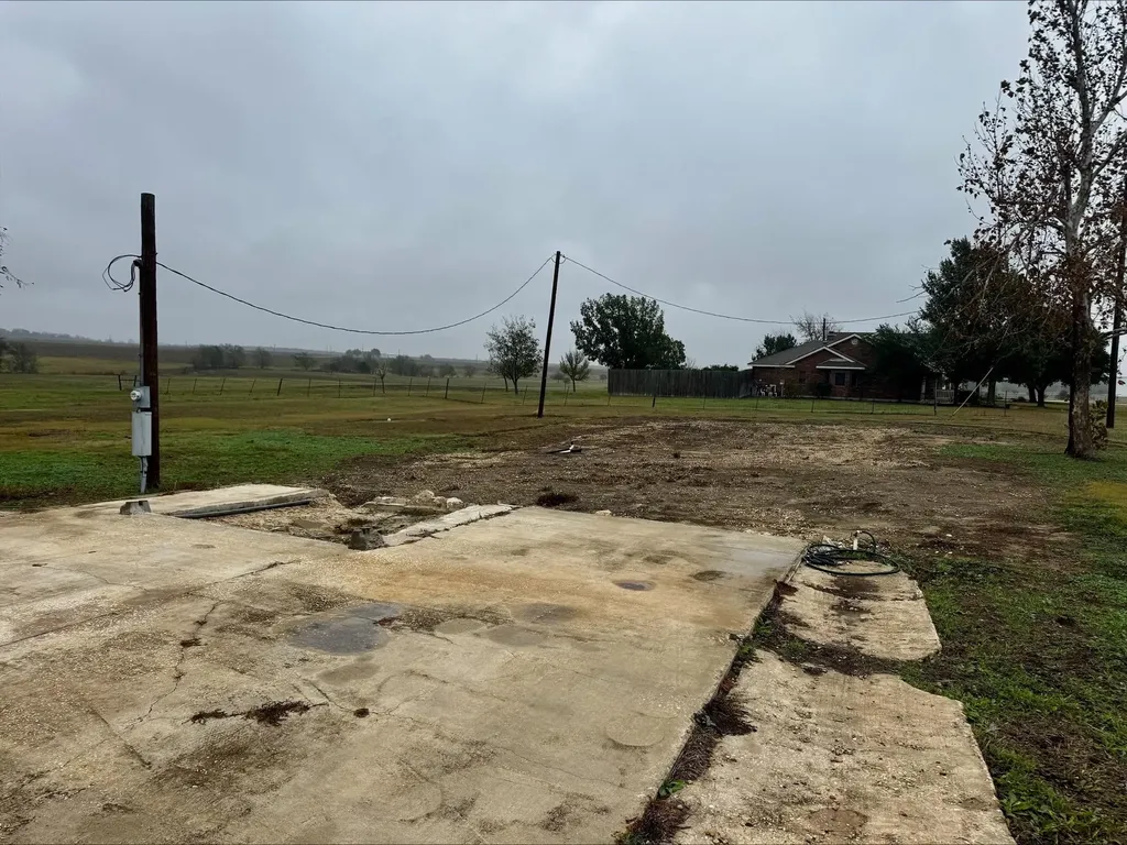 601 County Road 497 Taylor TX 76574